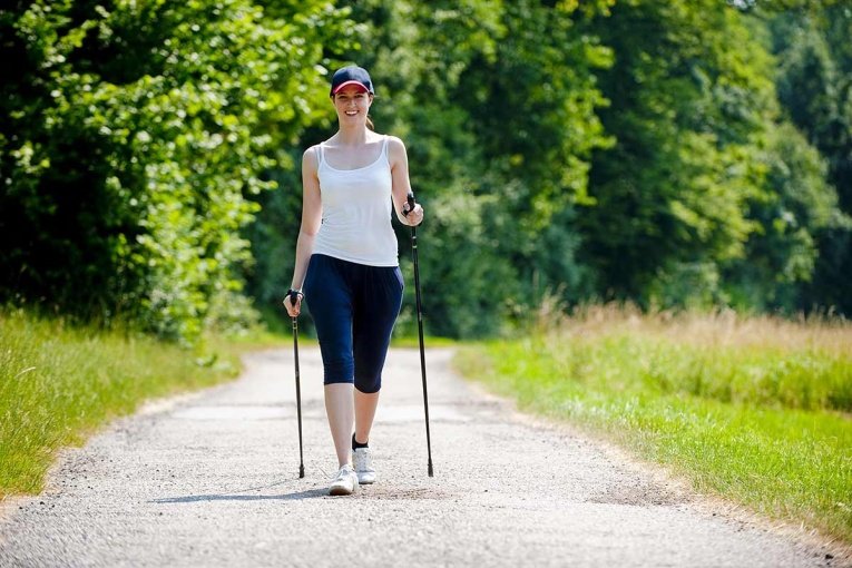 Маленькая фотография к статье «Как правильно ходить: скандинавская ходьба – ключ к красивому телу и крепкому здоровью»