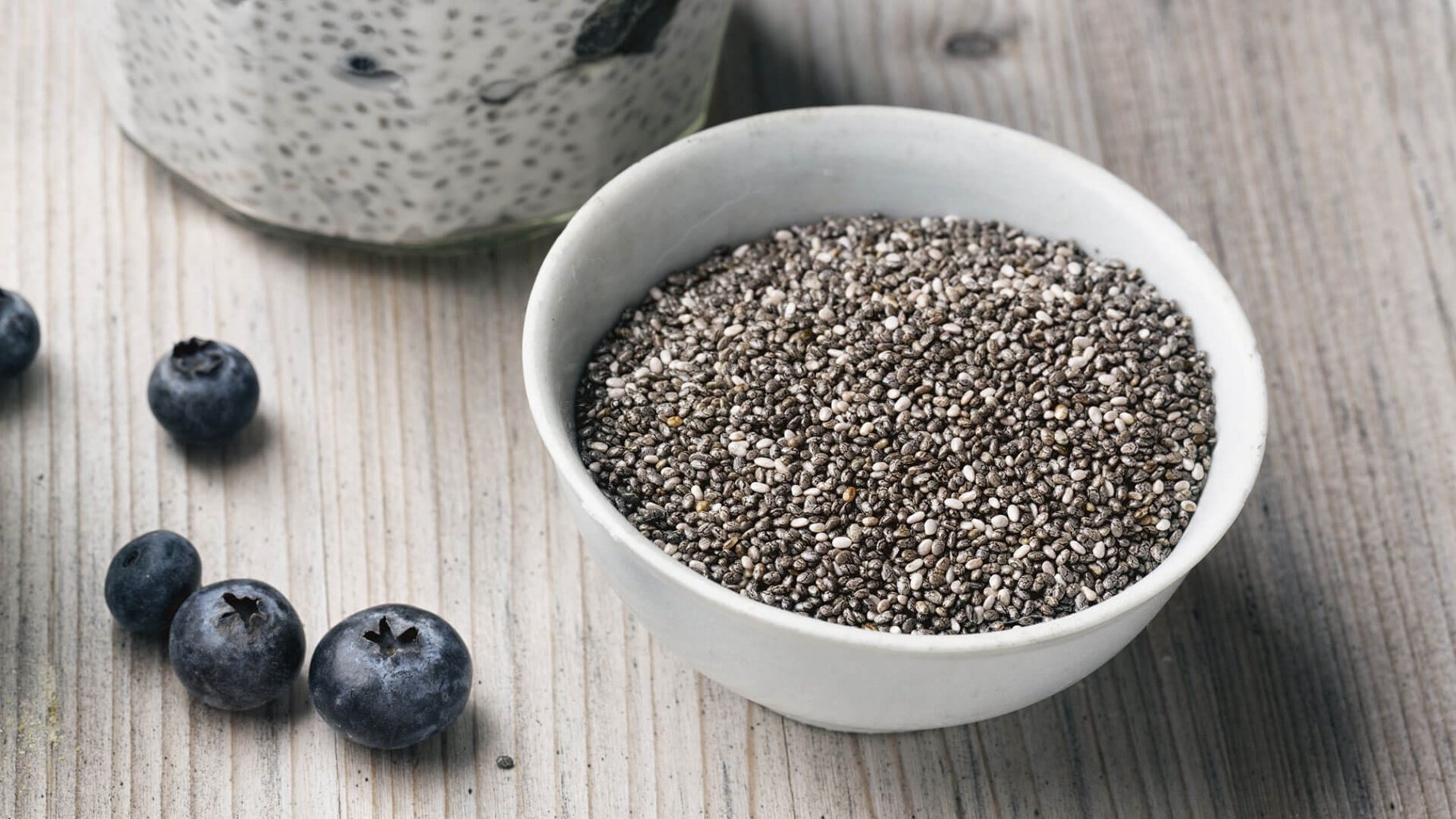 Детальная фотография к статье «Семена чиа: польза и вред, как принимать для похудения, рецепты»