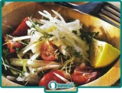 Маленькая фотография блюда по рецепту «Салат из помидоров с редькой»